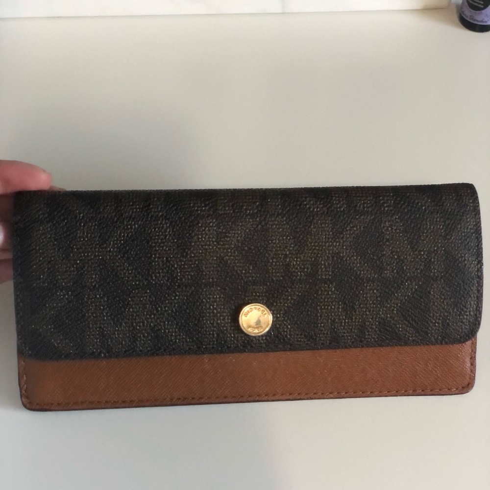 Michael Kors wallet - Picture 1 of 11